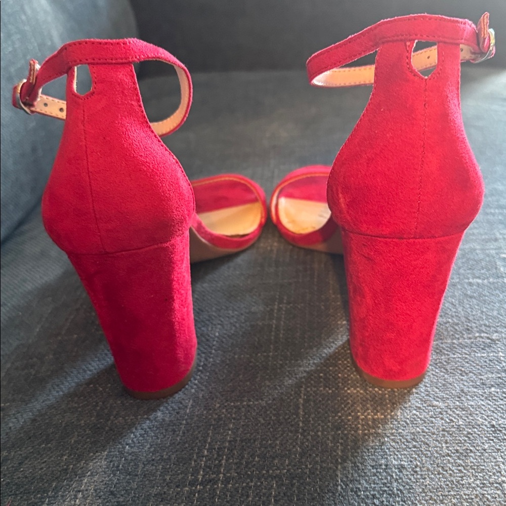 Kelly & Katie red heels - Picture 4 of 9